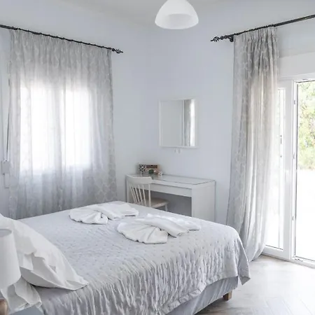 Lefko's House- Contemporary, Fully Renovated House Case de vacanță Kassiopi