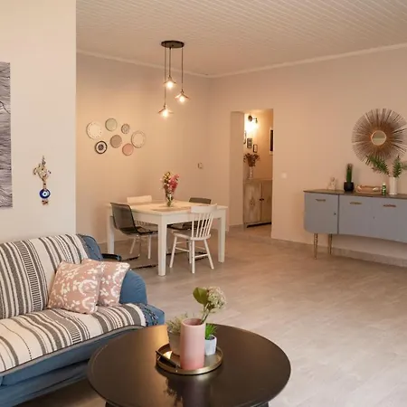 Lefko's House- Contemporary, Fully Renovated House